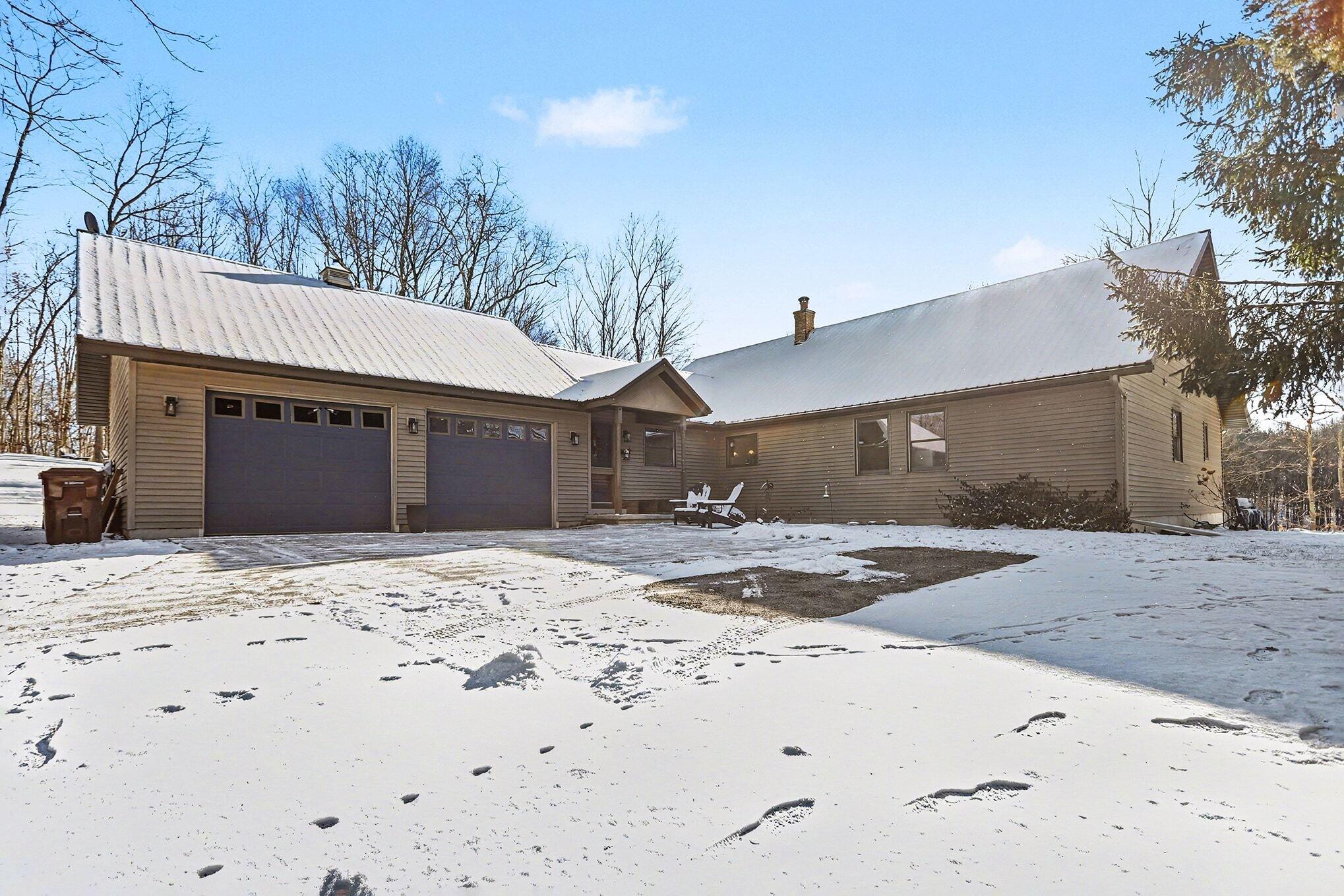 6130 Greggs Crossing Road Nashville, MI 49073 - Photo 32 of 49 2+ Attached Garage