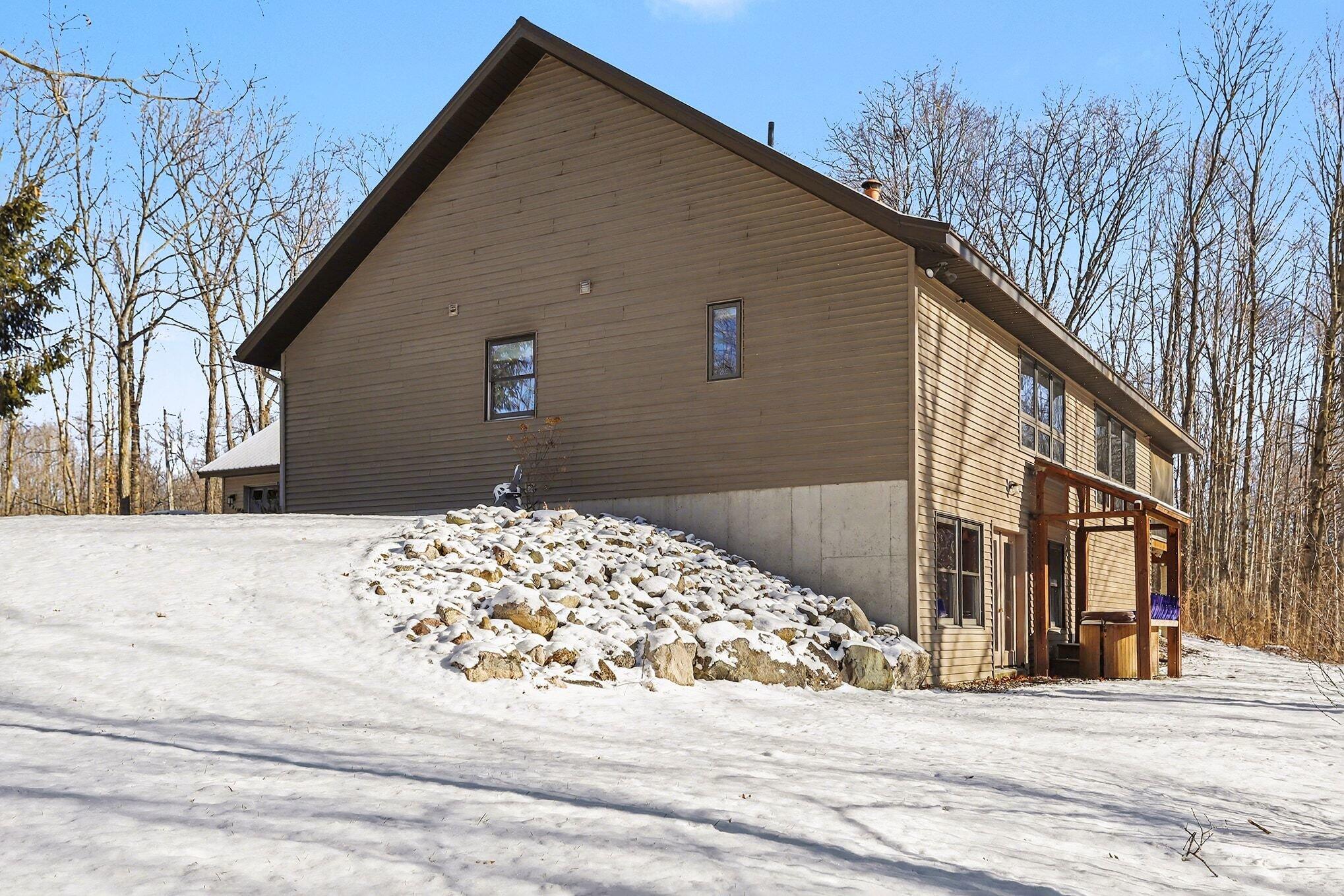 6130 Greggs Crossing Road Nashville, MI 49073 - Photo 34 of 49 Back angle of walk out