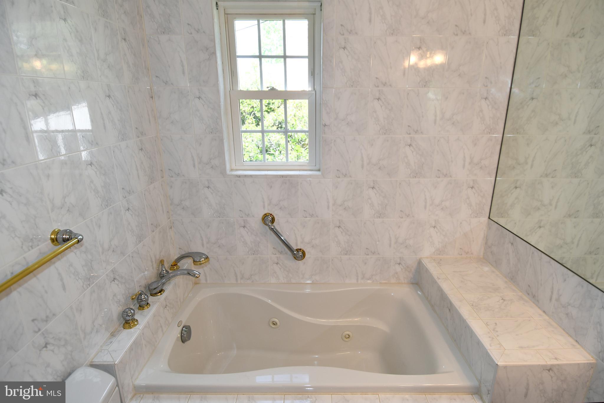 7109 Radnor Road Bethesda, MD 20817 - Photo 32 of 82 UPPER LEVEL 1 OVERSIZED JETTED TUB