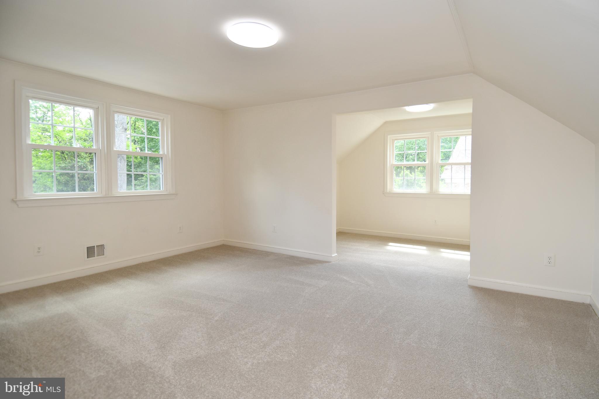 7109 Radnor Road Bethesda, MD 20817 - Photo 37 of 82 UPPER LEVEL 2 EN-SUITE 2 HAS NEW CARPET