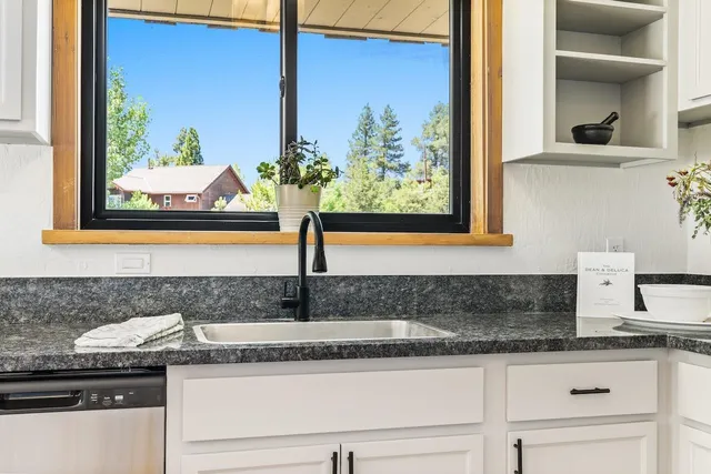 $1,150,000 | 10390 Manchester Drive, Truckee, CA 96161