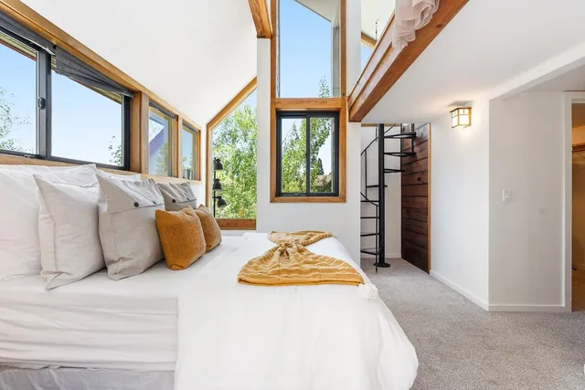 $1,150,000 | 10390 Manchester Drive, Truckee, CA 96161