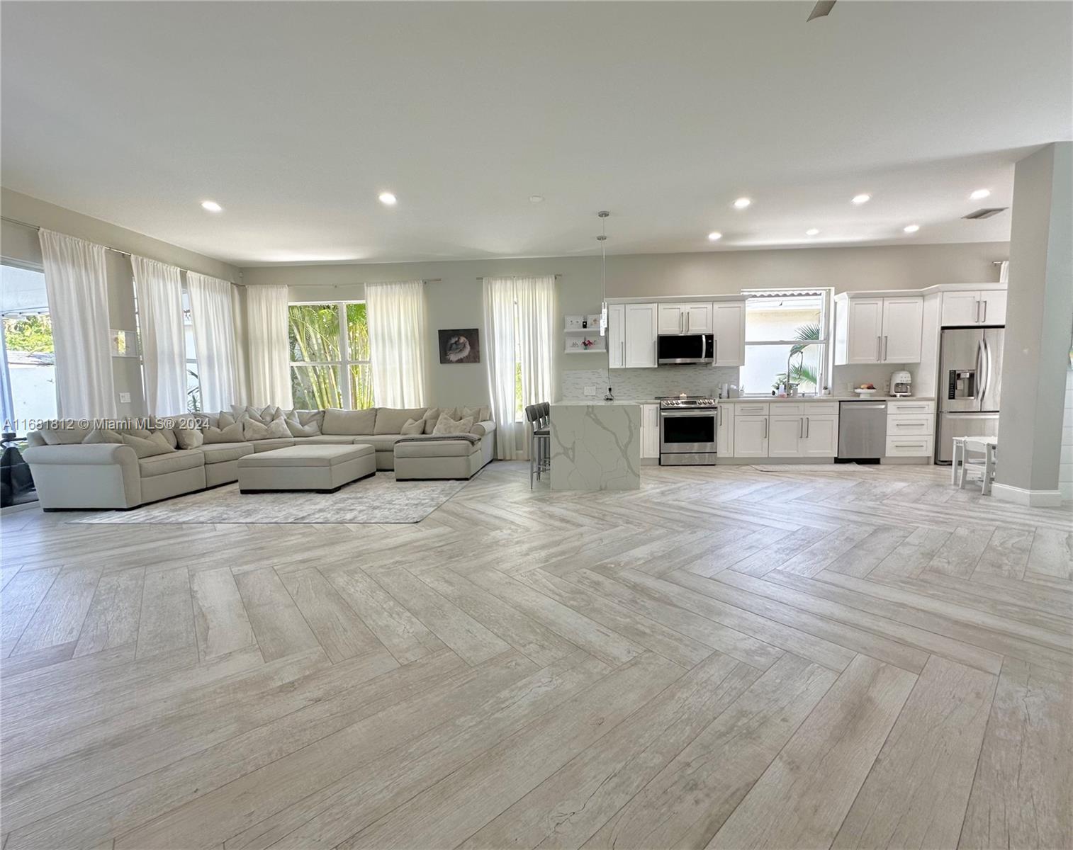 135 Hampton Circle Jupiter, FL 33458 - Photo 12 of 39