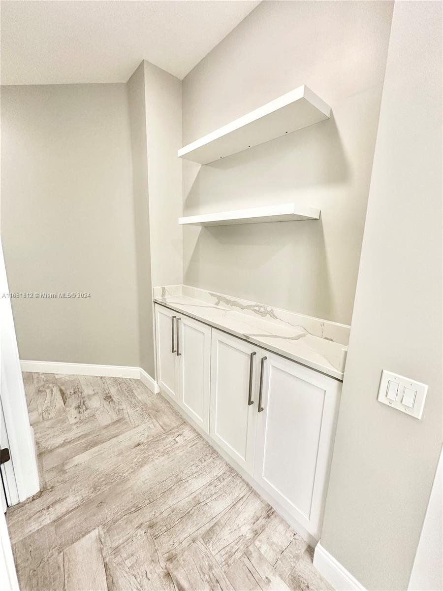 135 Hampton Circle Jupiter, FL 33458 - Photo 31 of 39 Built in cabinetry and floating shelves