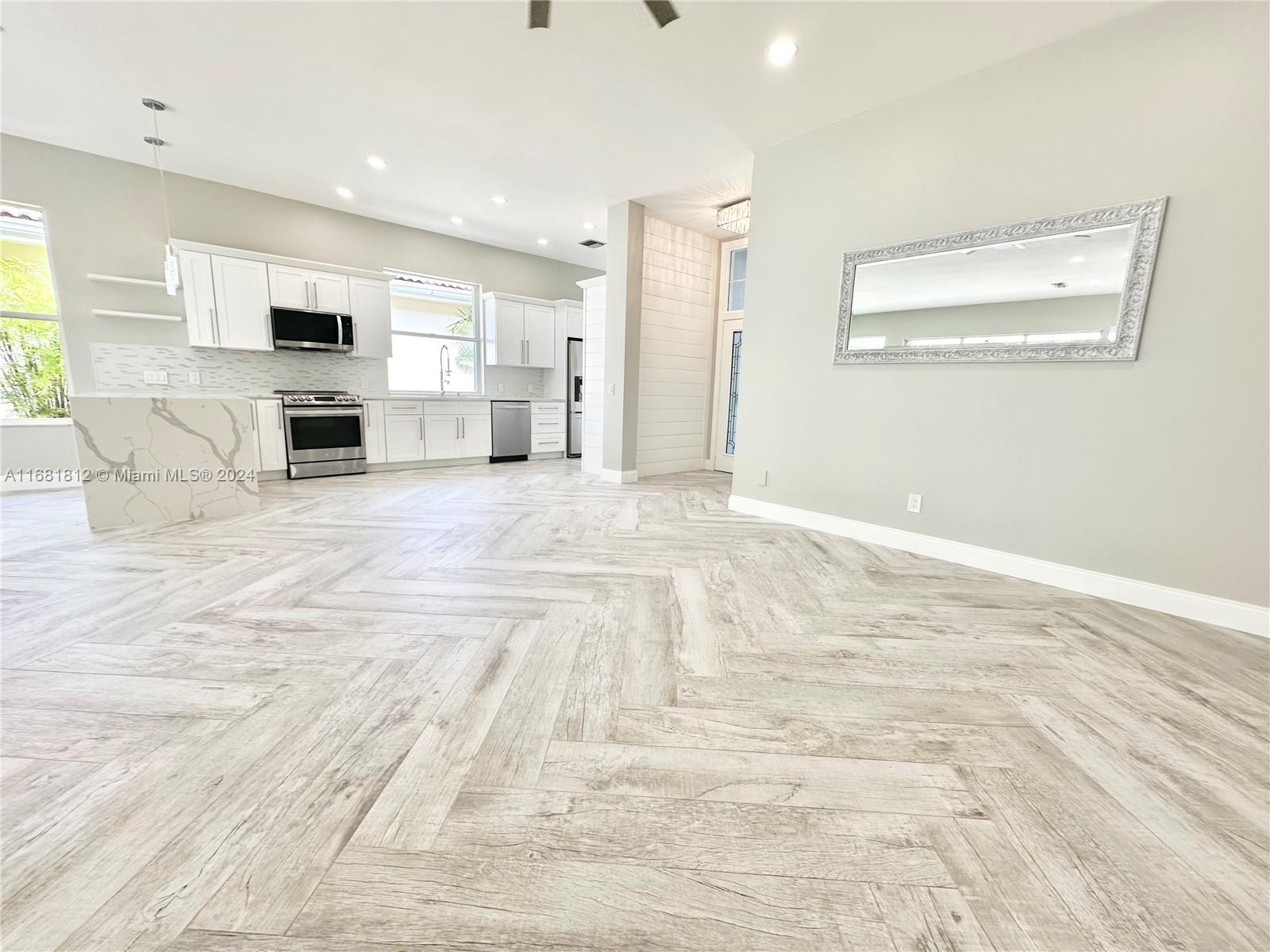 135 Hampton Circle Jupiter, FL 33458 - Photo 6 of 39