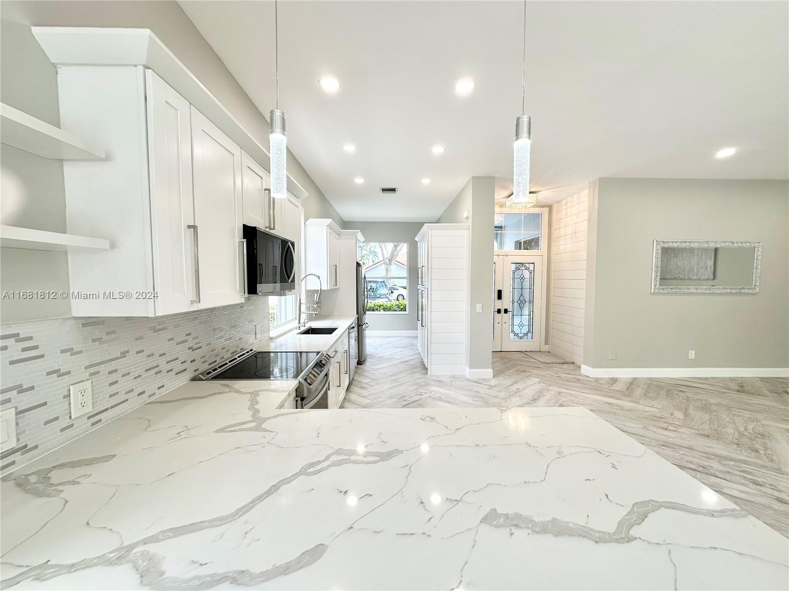 135 Hampton Circle Jupiter, FL 33458 - Photo 7 of 39