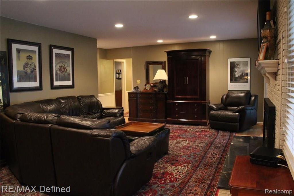 32332 Baintree Road Farmington Hills, MI 48334 - Photo 16 of 35