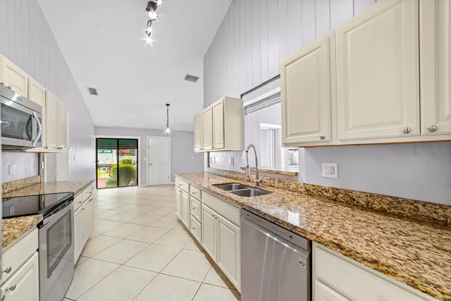$685,000 | 6200 VÃa Tierra, Boca Raton, FL 33433