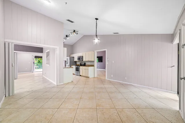 $685,000 | 6200 VÃa Tierra, Boca Raton, FL 33433