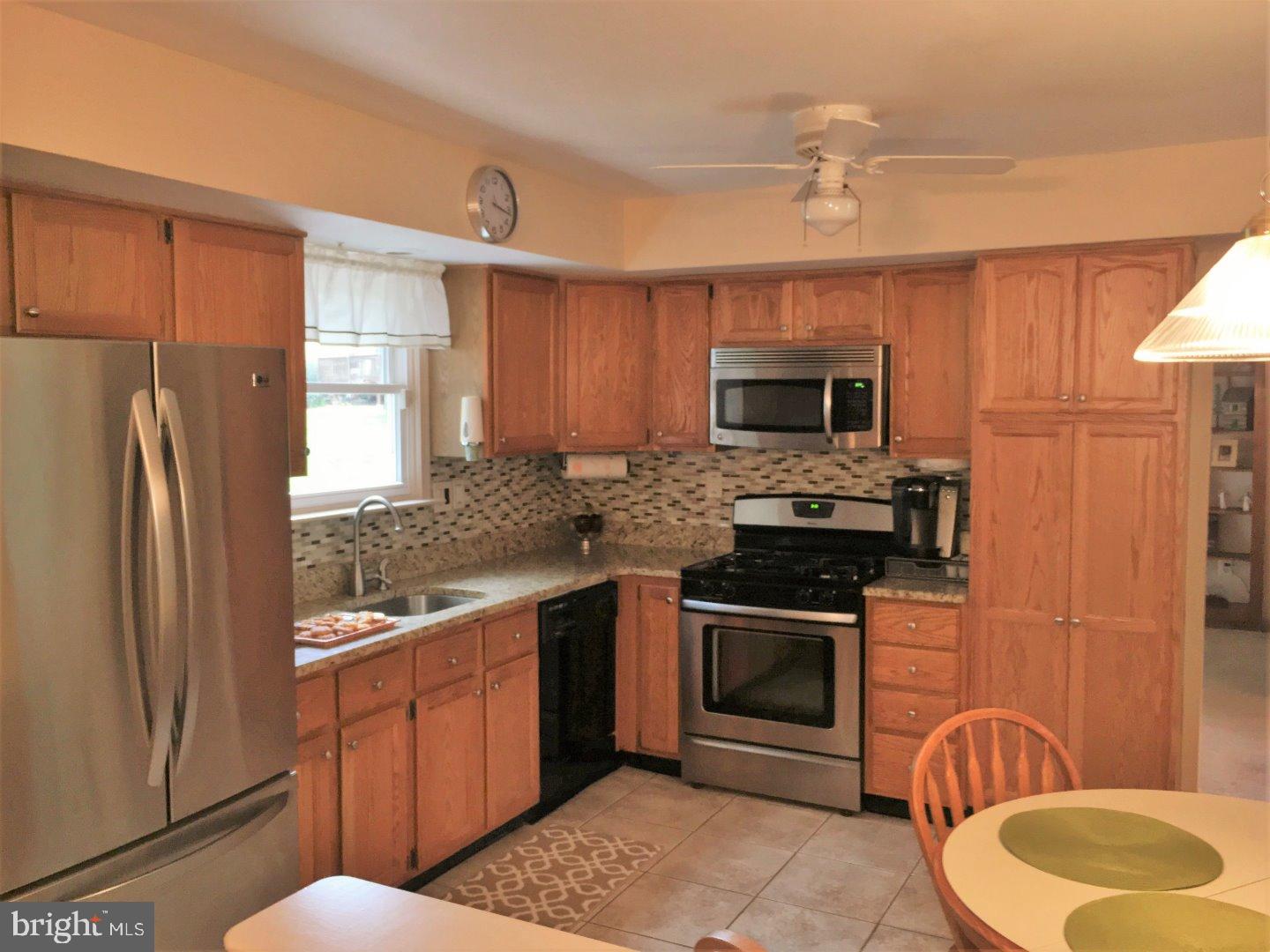 402 Cambridge Road Brookhaven, PA 19015 - Photo 5 of 21 Kitchen
