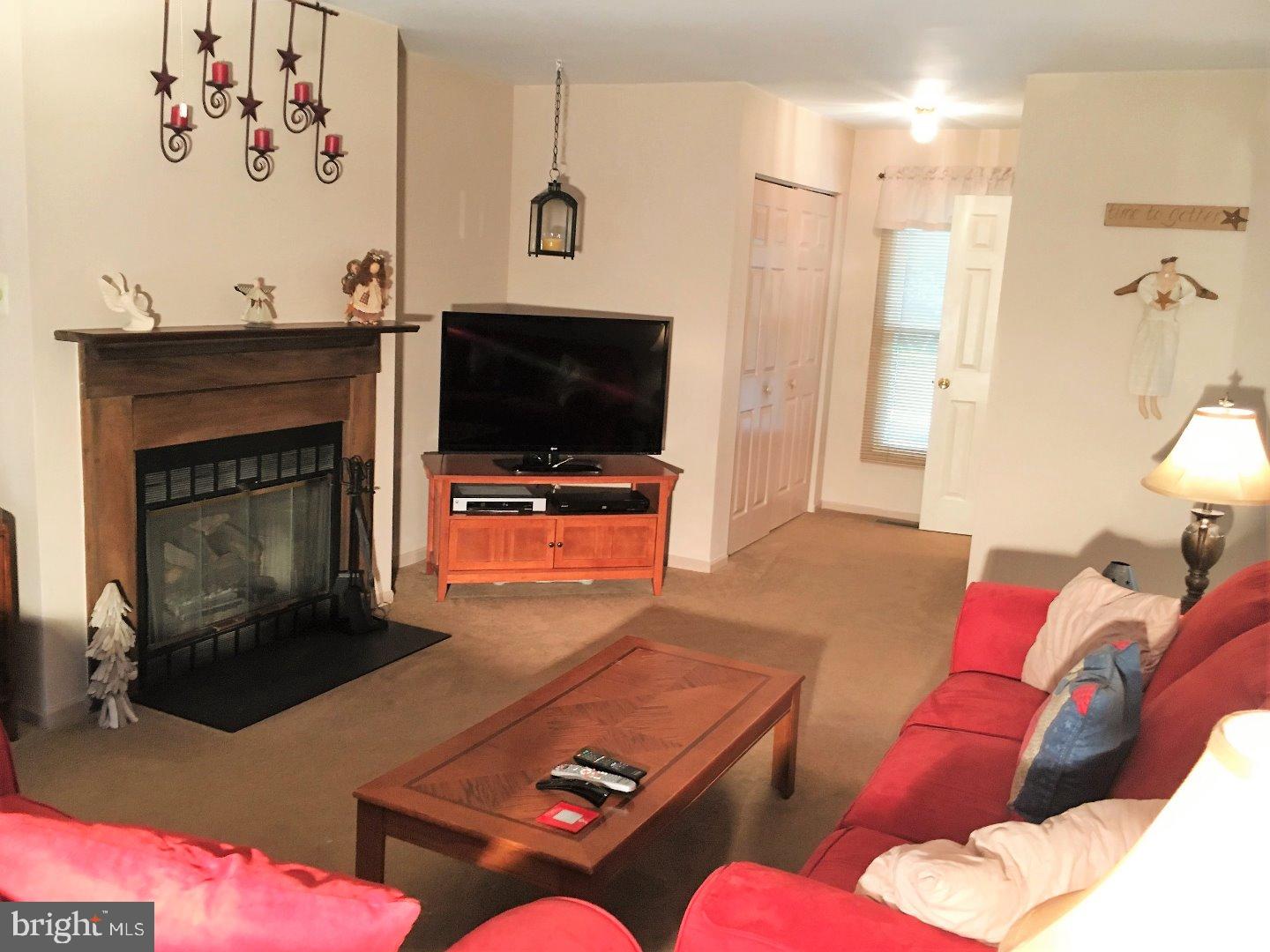 402 Cambridge Road Brookhaven, PA 19015 - Photo 8 of 21 Family Room