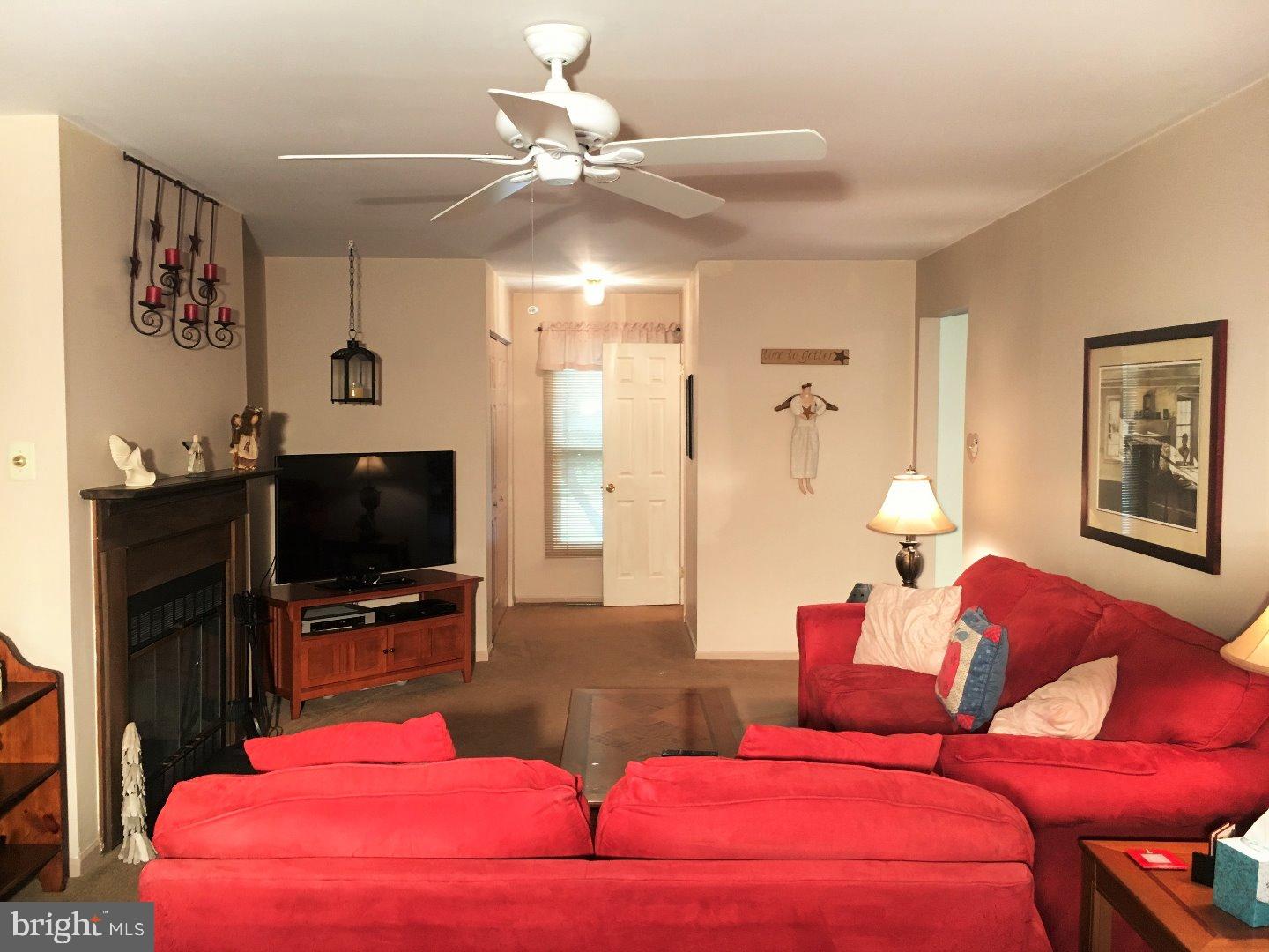 402 Cambridge Road Brookhaven, PA 19015 - Photo 9 of 21 Family Room