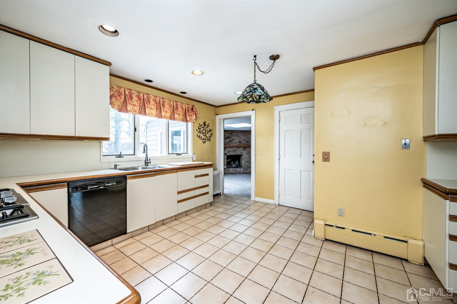 402 Franklin Road North Brunswick, NJ 08902 - Photo 14 of 40 Gallery Image 14