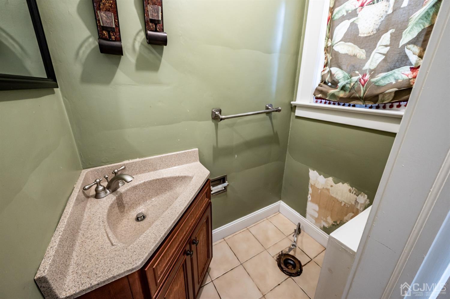 402 Franklin Road North Brunswick, NJ 08902 - Photo 17 of 40 Gallery Image 17