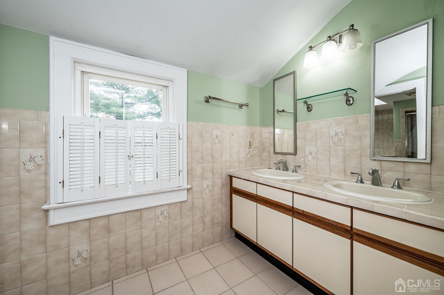 402 Franklin Road North Brunswick, NJ 08902 - Photo 24 of 40 Gallery Image 24