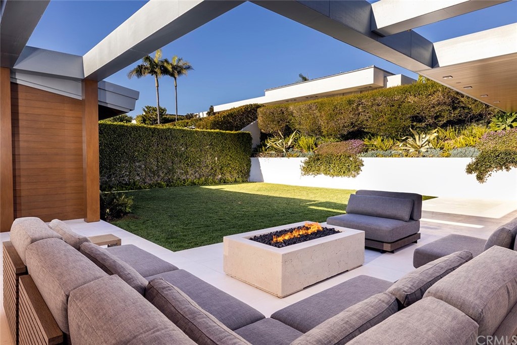 2538 Monaco Drive Laguna Beach, CA 92651 - Photo 11 of 26 a backyard of a house with outdoor seating