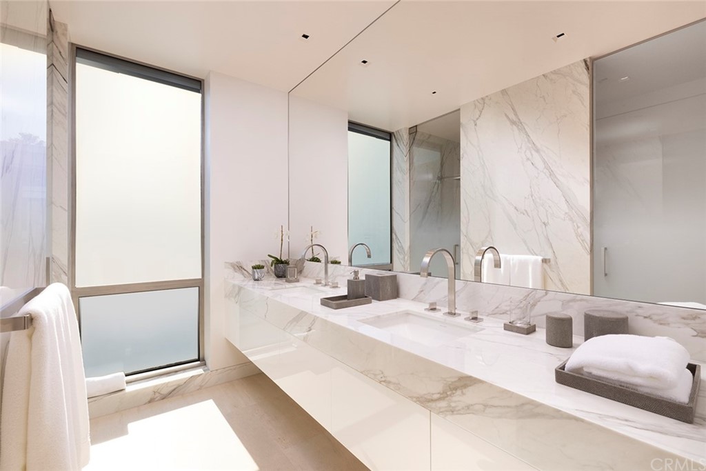 2538 Monaco Drive Laguna Beach, CA 92651 - Photo 24 of 26 a bathroom with double vanity and a mirror