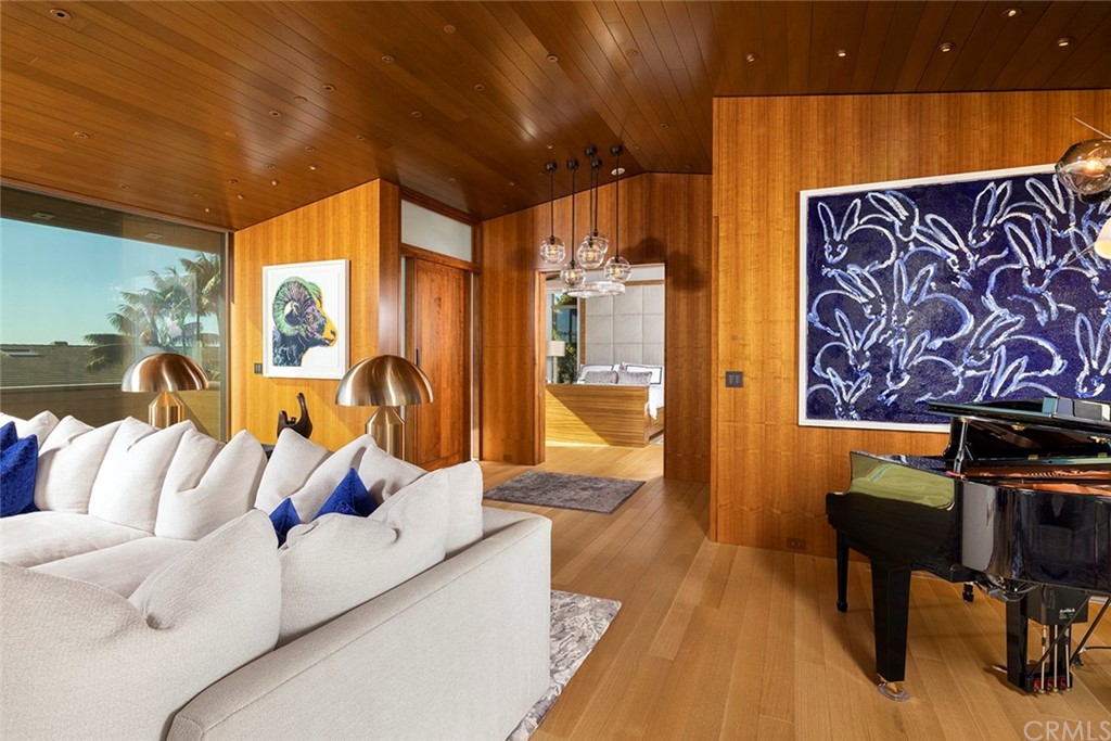 2538 Monaco Drive Laguna Beach, CA 92651 - Photo 8 of 26 a living room with furniture and wooden floor