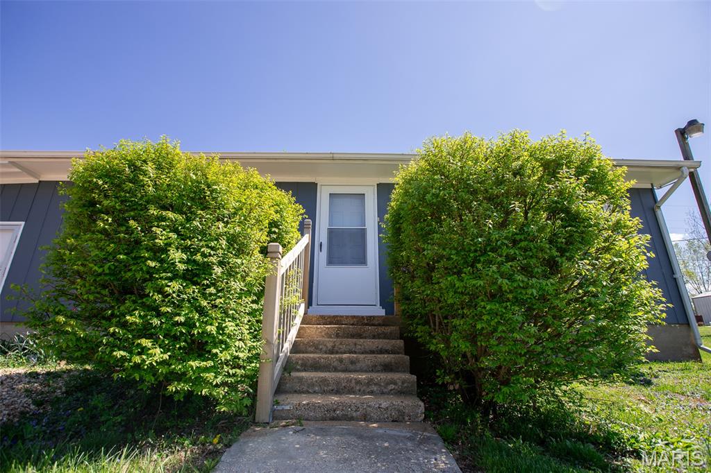 404 Colby Street Bourbon, MO 65441 - Photo 3 of 29