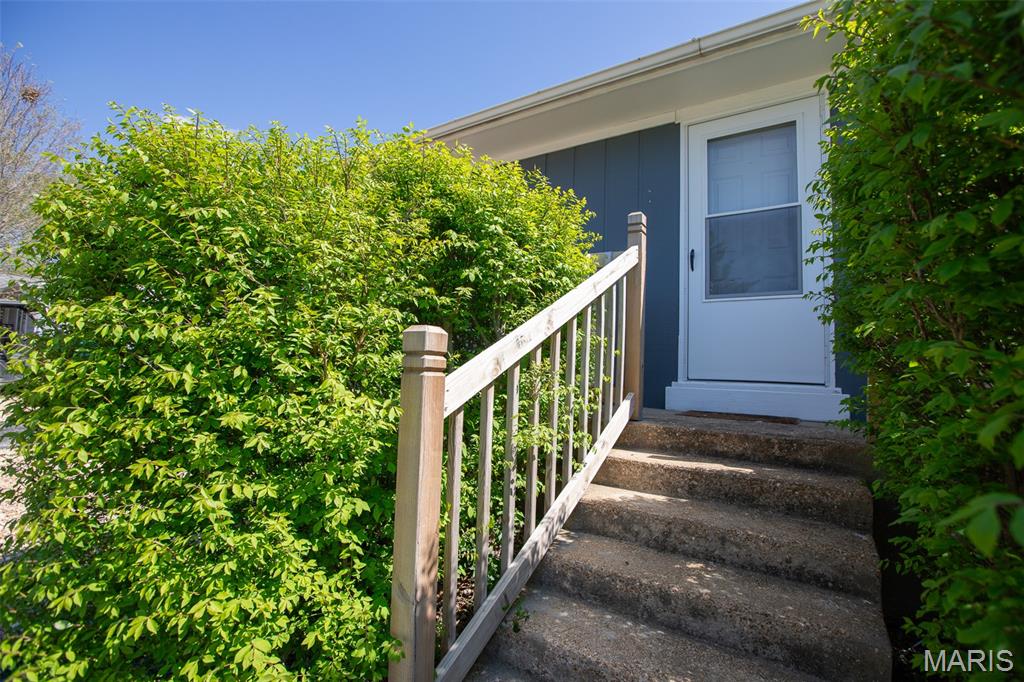 404 Colby Street Bourbon, MO 65441 - Photo 4 of 29