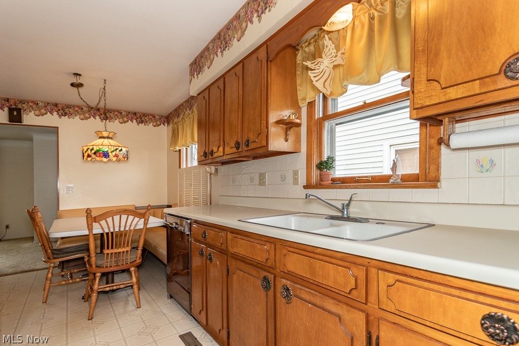 32017 Dickerson Road Willowick, OH 44095 - Photo 10 of 29 Gallery Image 10