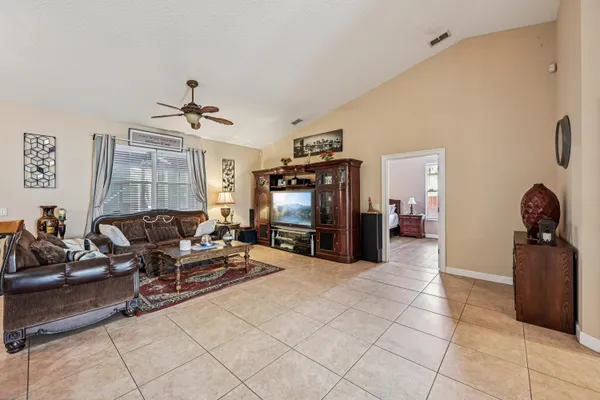 $3,700 | 3044 Southwest Savona Boulevard, Port St. Lucie, FL 34953