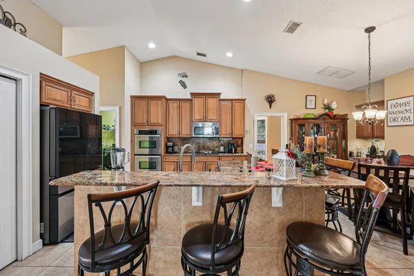 $3,700 | 3044 Southwest Savona Boulevard, Port St. Lucie, FL 34953