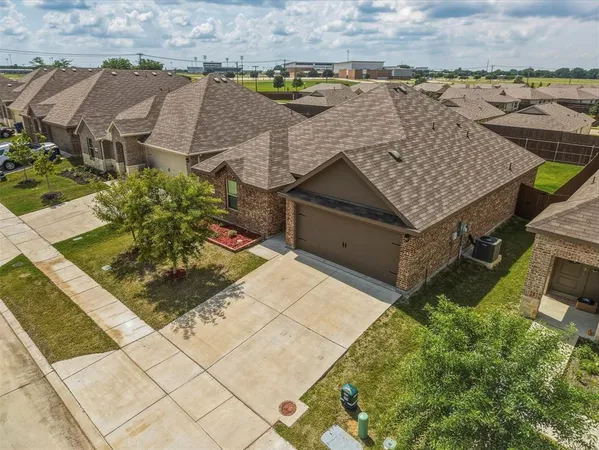 $270,000 | 1210 Grand Vw Drive, Ennis, TX 75119