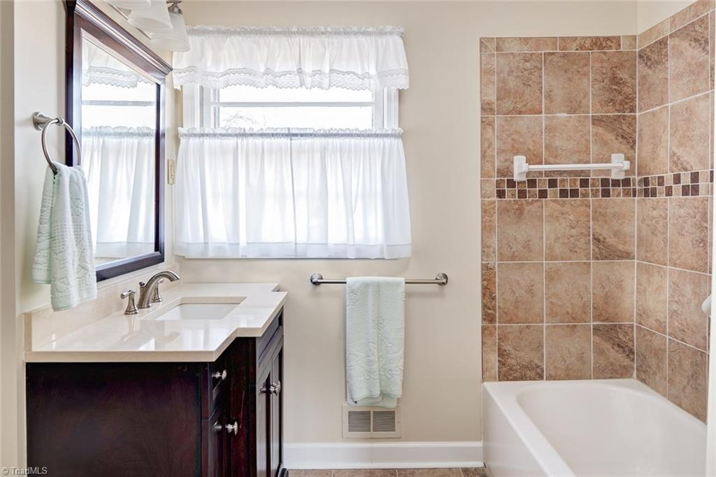 7136 Strawberry Road Summerfield, NC 27358 - Photo 13 of 25 Gallery Image 13