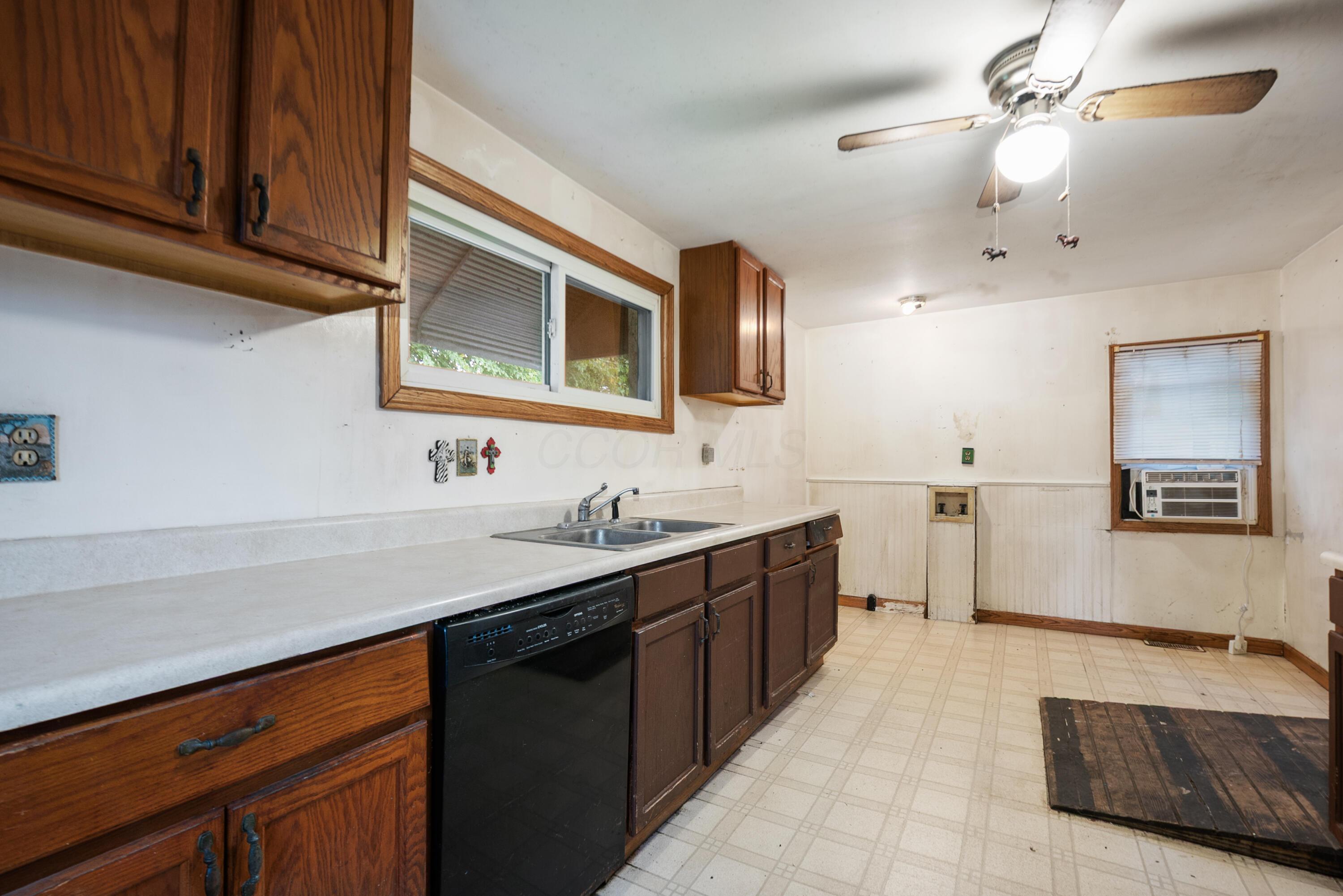 551 East Main Street Circleville, OH 43113 - Photo 4 of 30 Kitchen