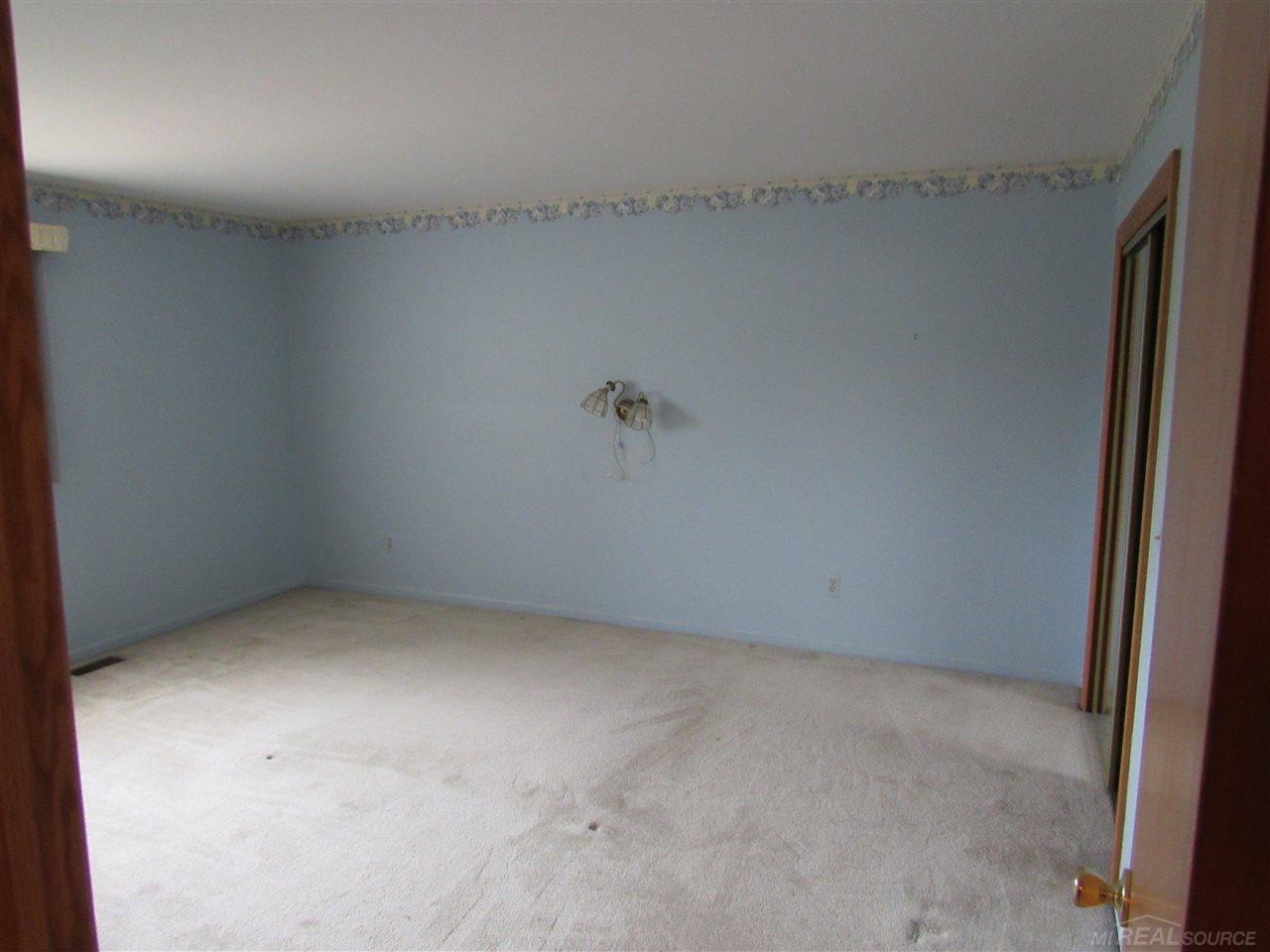 2204 Rochelle Park Drive Rochester, MI 48309 - Photo 19 of 43 31349846-18.JPG
