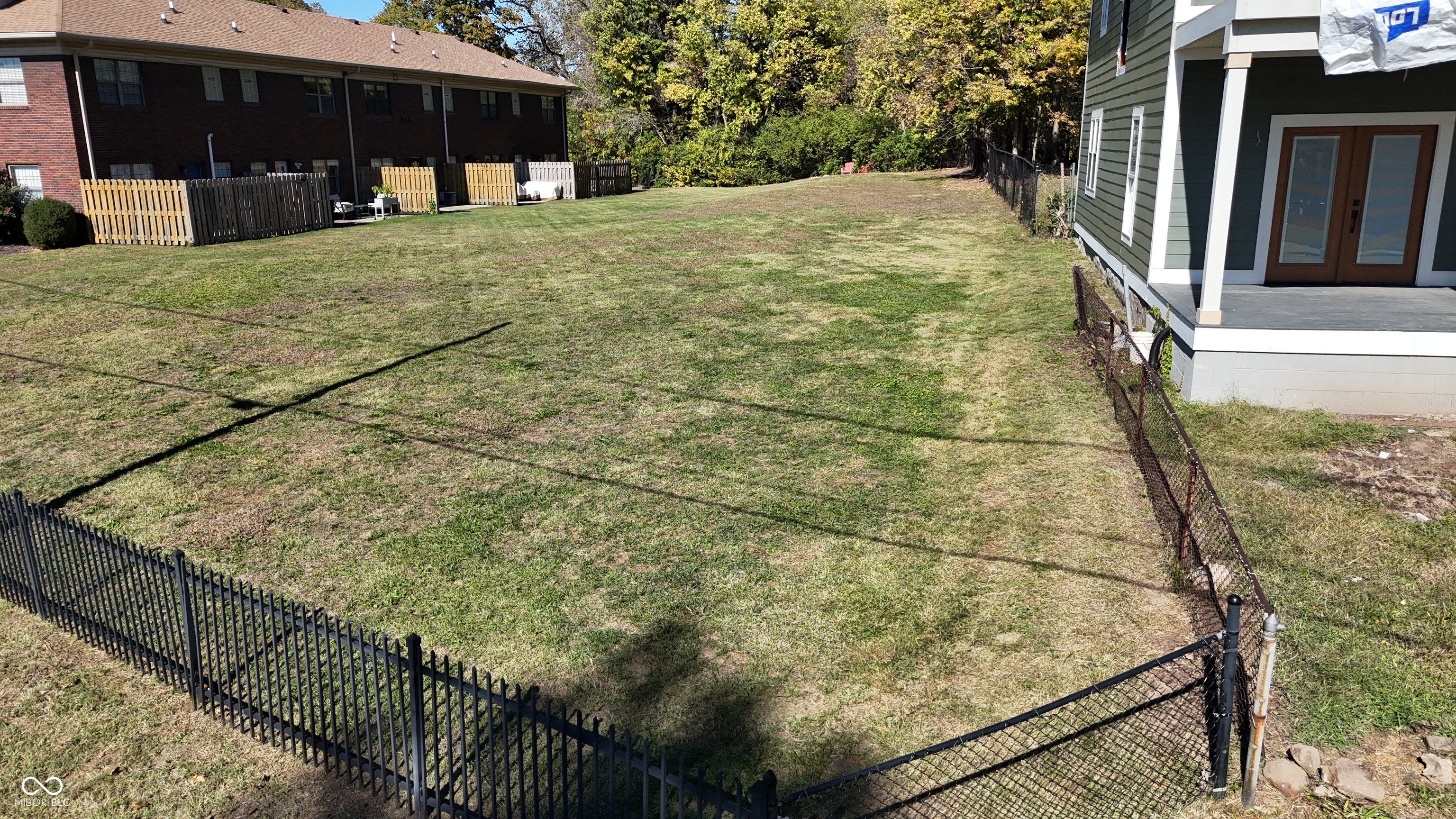 532 Sutherland Avenue Indianapolis, IN 46205 - Photo 3 of 5