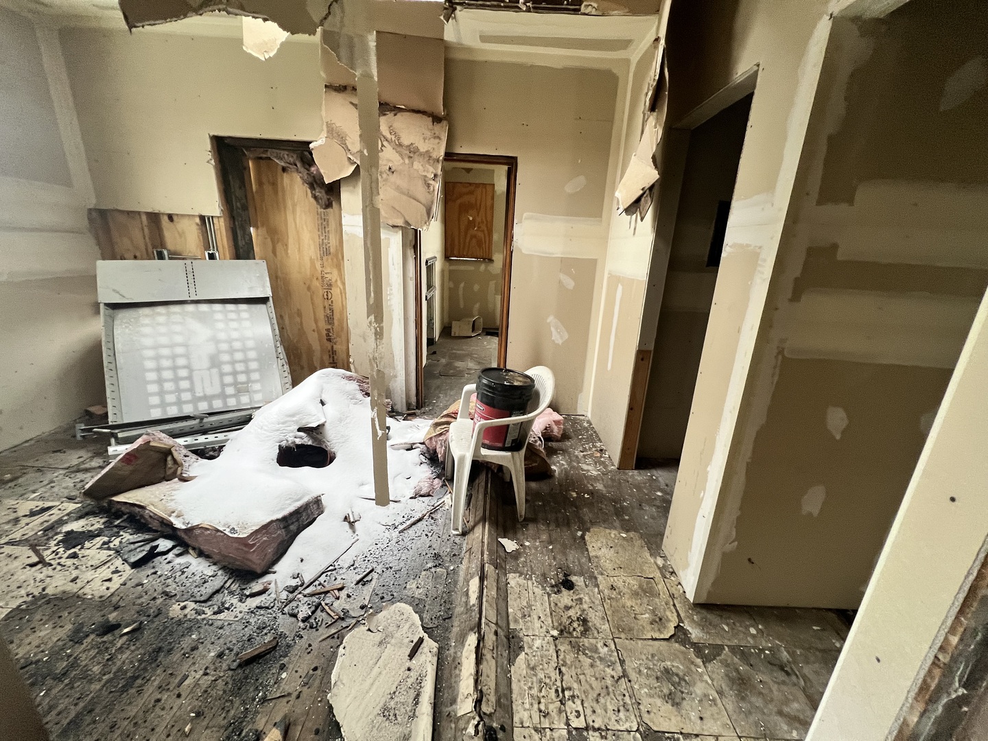 3827 West Fillmore Street Chicago, IL 60624 - Photo 13 of 23 a living room with furniture and a rug