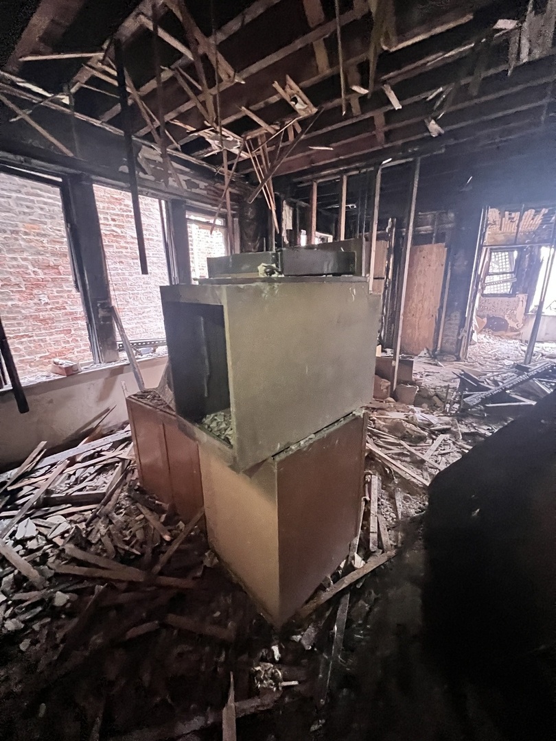3827 West Fillmore Street Chicago, IL 60624 - Photo 20 of 23 a living room with furniture