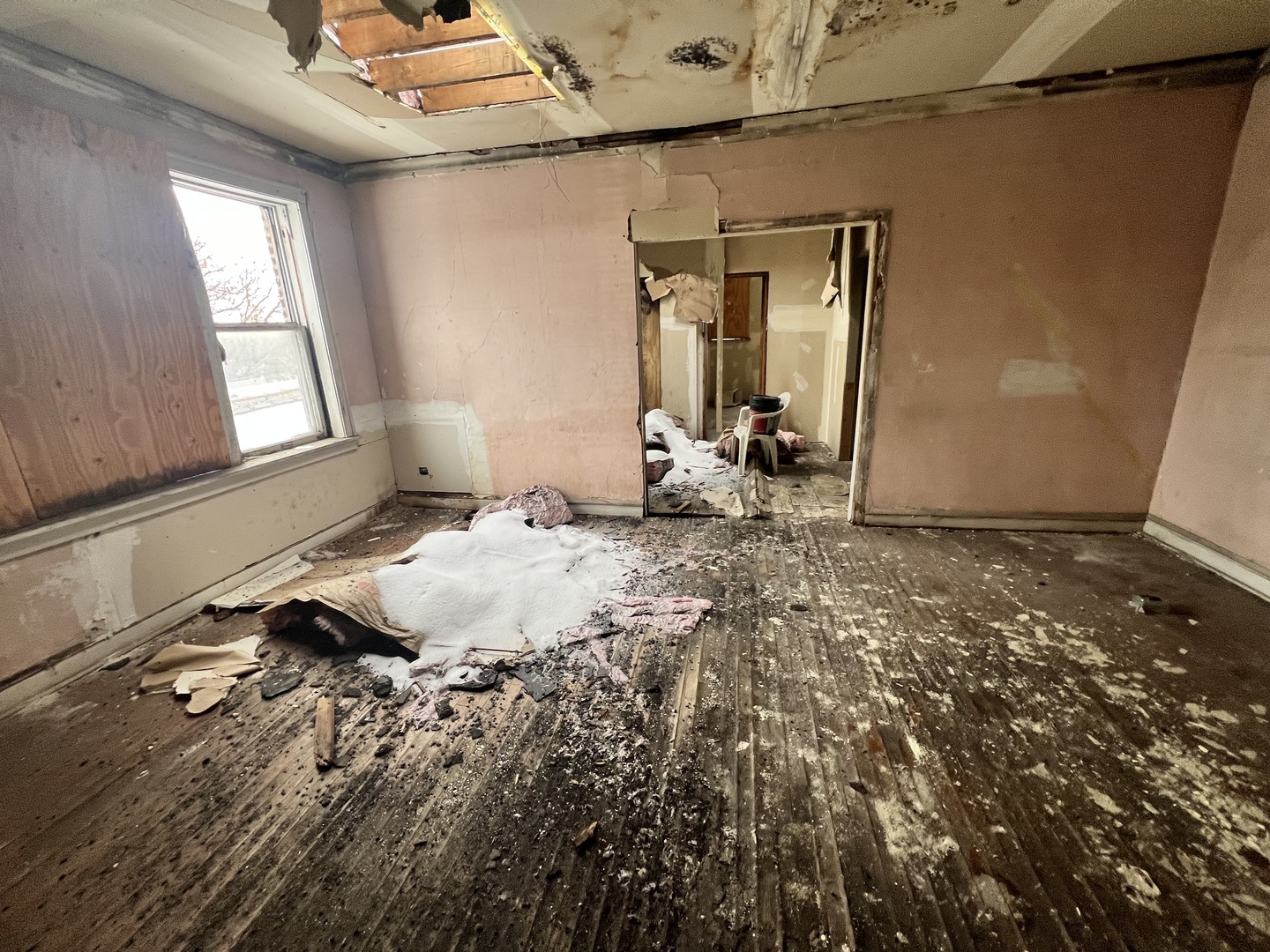 3827 West Fillmore Street Chicago, IL 60624 - Photo 7 of 23 a room with natural light