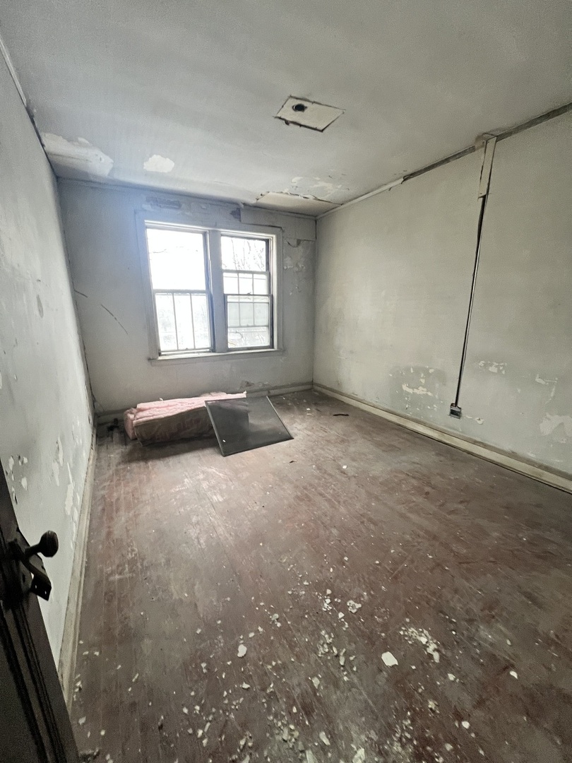 3827 West Fillmore Street Chicago, IL 60624 - Photo 10 of 23 a view of an empty room with a window