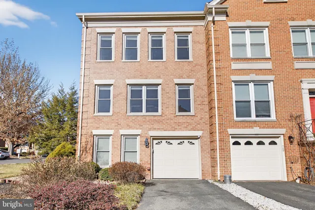 $725,000 | 14348 Winding Woods Court, Centreville, VA 20120
