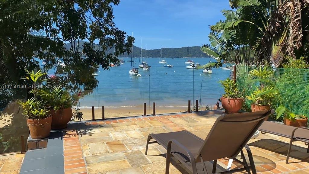 Praia Do Flamengo Saco Da Ribeira undefined, SP 0 - Photo 2 of 33 a view of a chairs and table in the patio