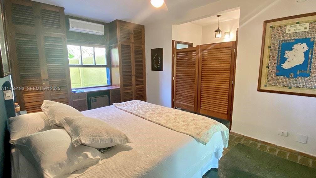 Praia Do Flamengo Saco Da Ribeira undefined, SP 0 - Photo 24 of 33 a bedroom with a bed and a painting on the wall