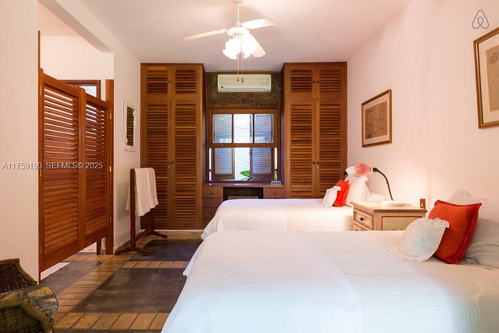 Praia Do Flamengo Saco Da Ribeira undefined, SP 0 - Photo 26 of 33 a bedroom with a bed and wooden floor