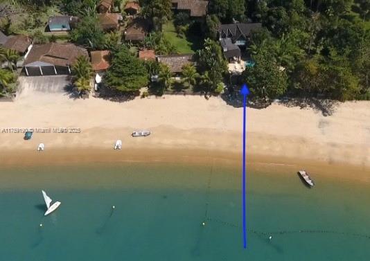 Praia Do Flamengo Saco Da Ribeira undefined, SP 0 - Photo 3 of 33 a view of a lake