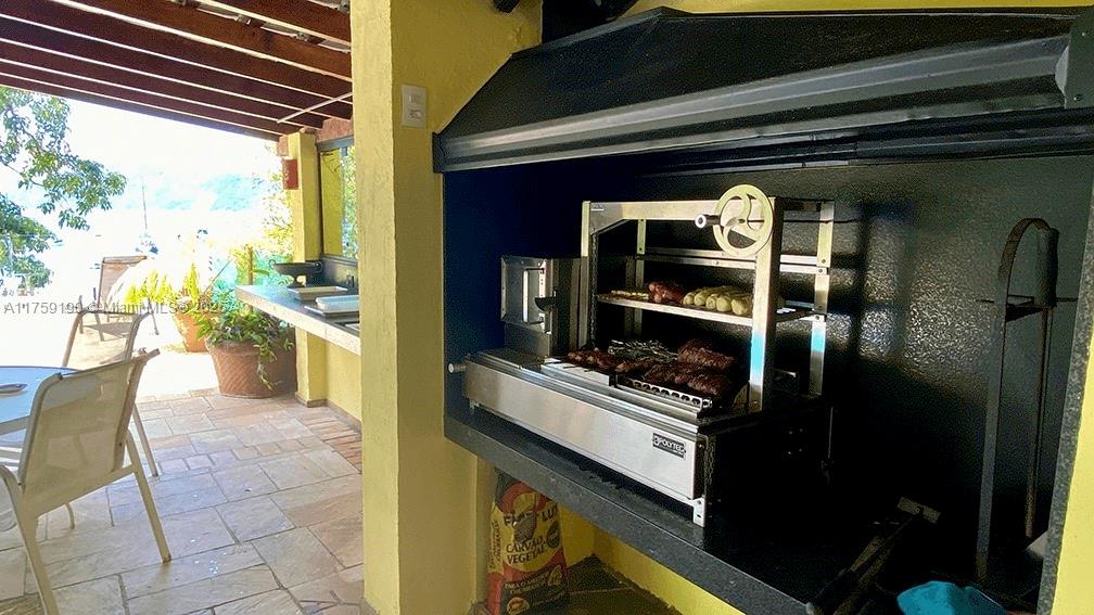Praia Do Flamengo Saco Da Ribeira undefined, SP 0 - Photo 32 of 33 a kitchen with a stove and a refrigerator