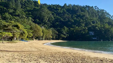 a view of a tennis court