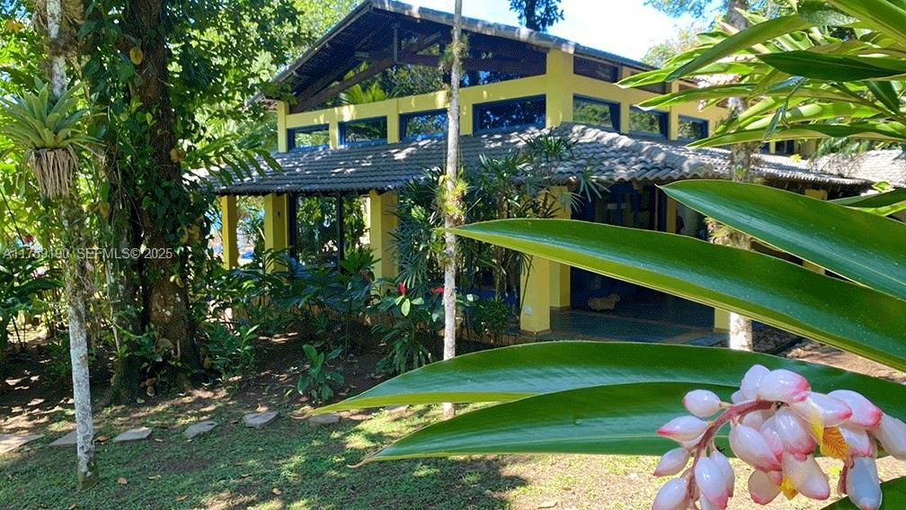 Praia Do Flamengo Saco Da Ribeira undefined, SP 0 - Photo 10 of 33 a view of a house with backyard and sitting area