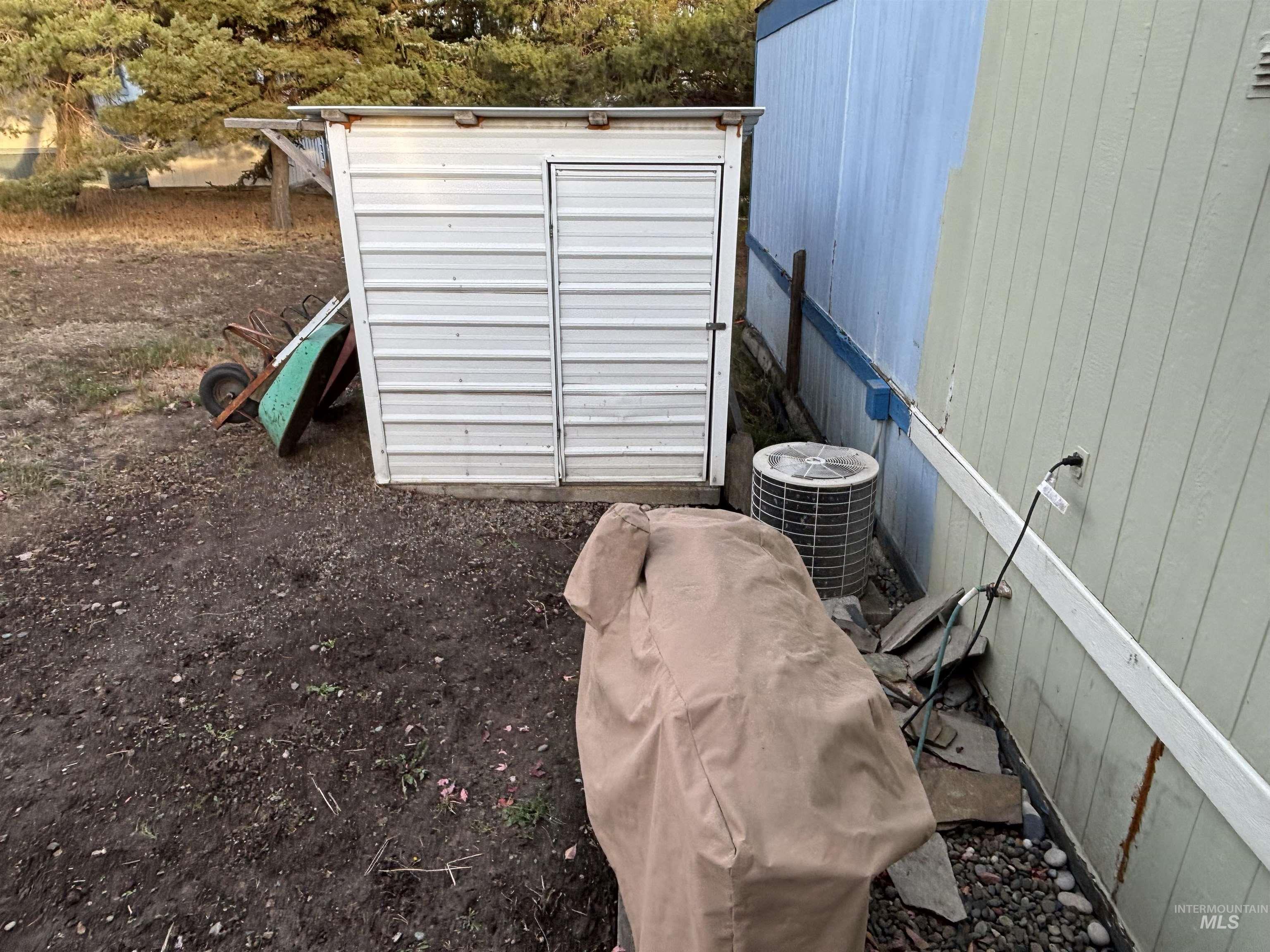609 North Almon Street, Unit 3024 Moscow, ID 83843 - Photo 17 of 17 Exterior view of a central AC unit
