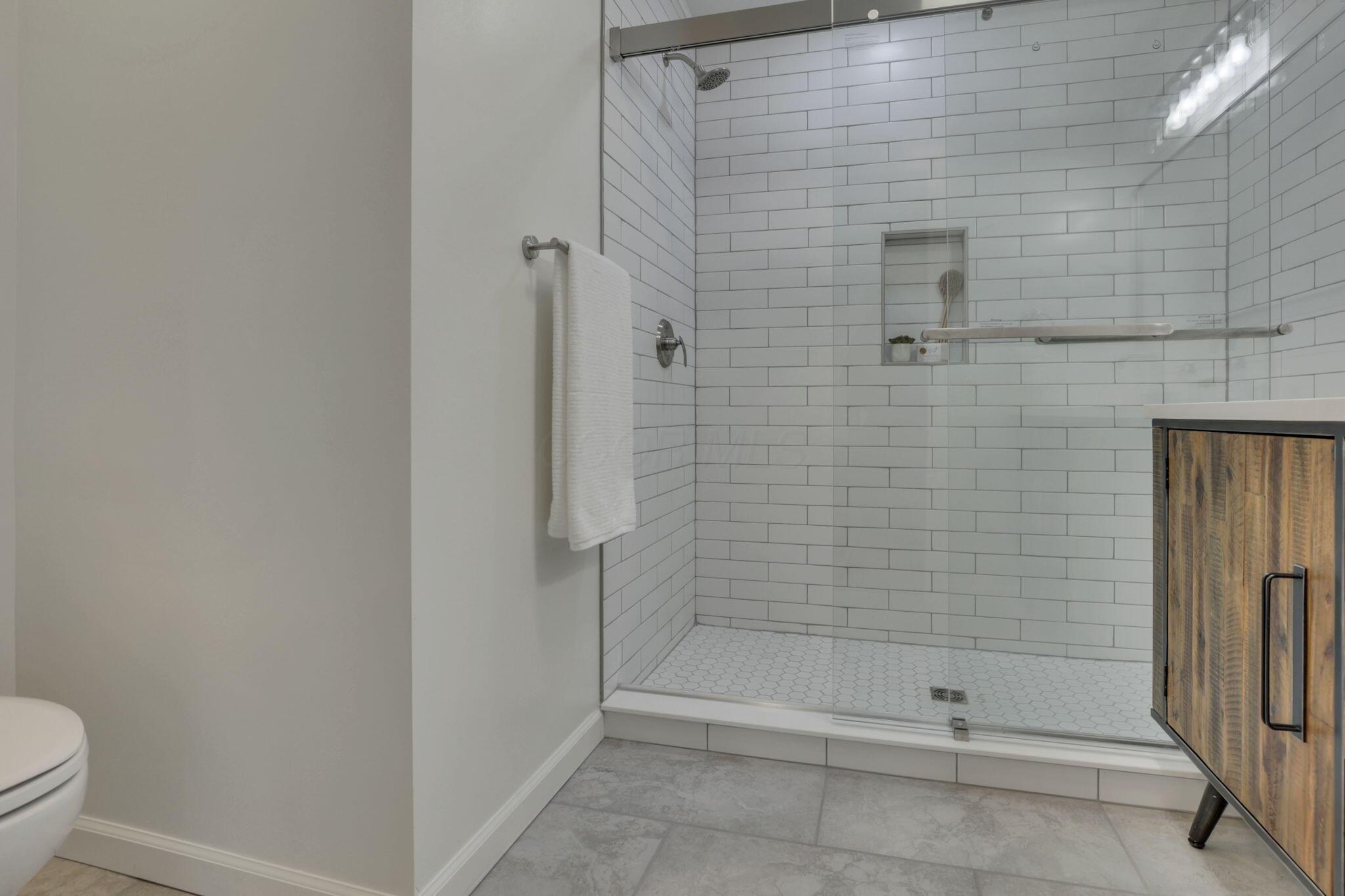 1080 Coonpath Road Northwest Lancaster, OH 43130 - Photo 26 of 55 Master Bathroom