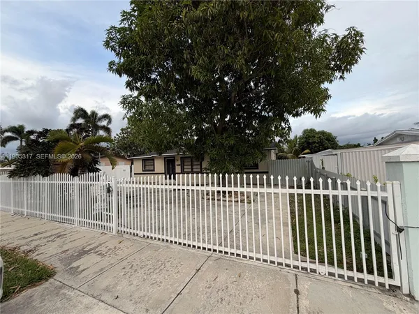 a view of a yard with a small park