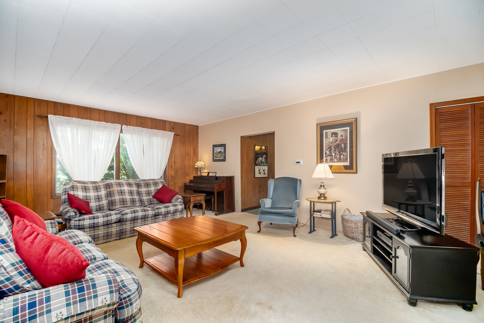 15525 West Hoff Road Manhattan, IL 60442 - Photo 8 of 30 a living room with furniture a flat screen tv and a window