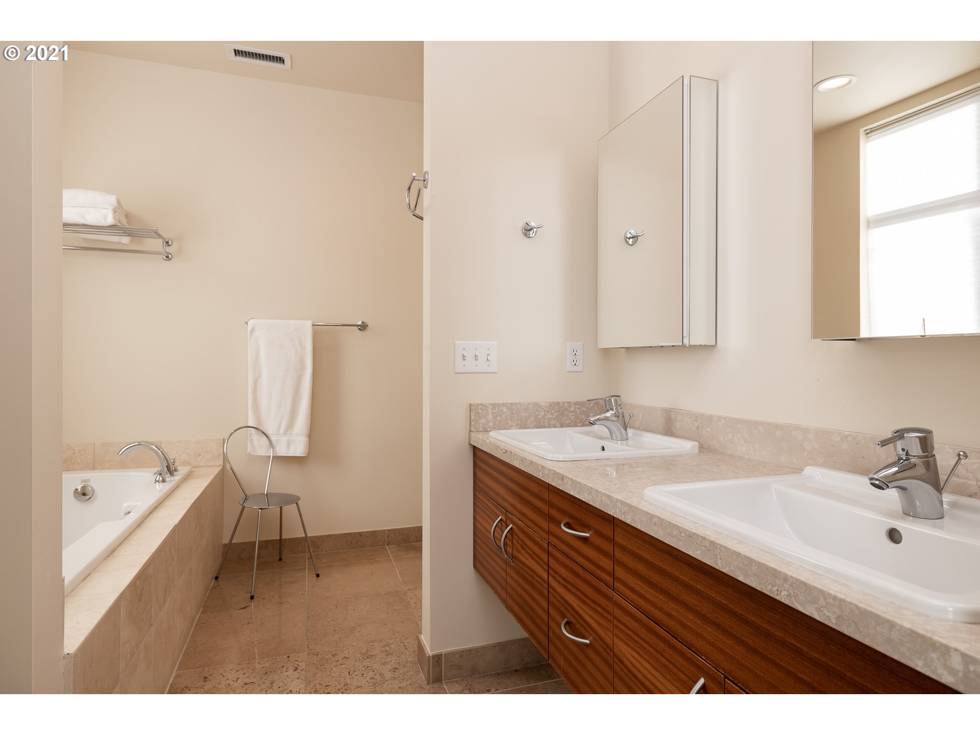 1692 Northwest Riverscape Street Portland, OR 97209 - Photo 22 of 30 Gallery Image 22