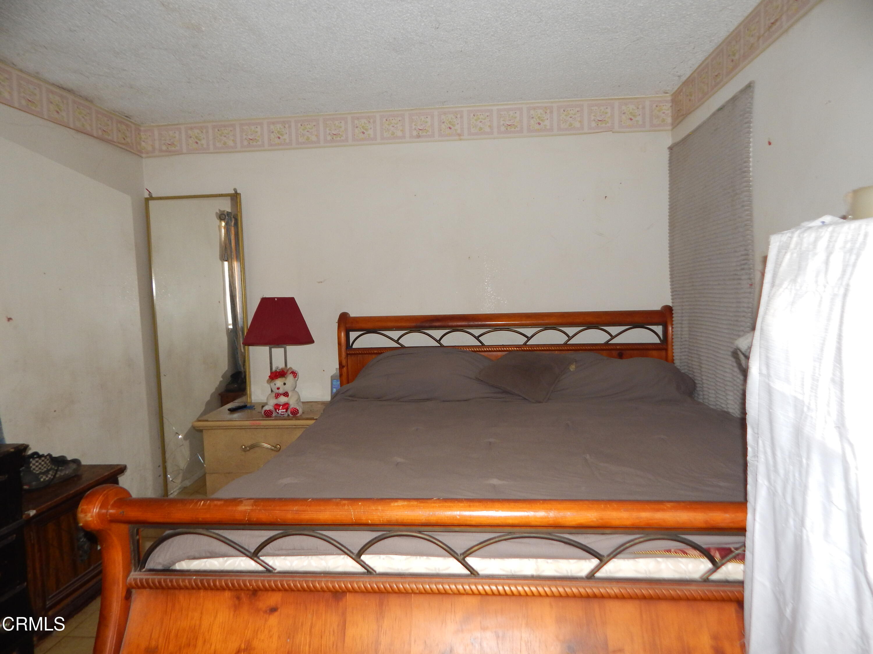 2746 Friedrich Road Oxnard, CA 93036 - Photo 12 of 36 a bathroom with a sink and a mirror